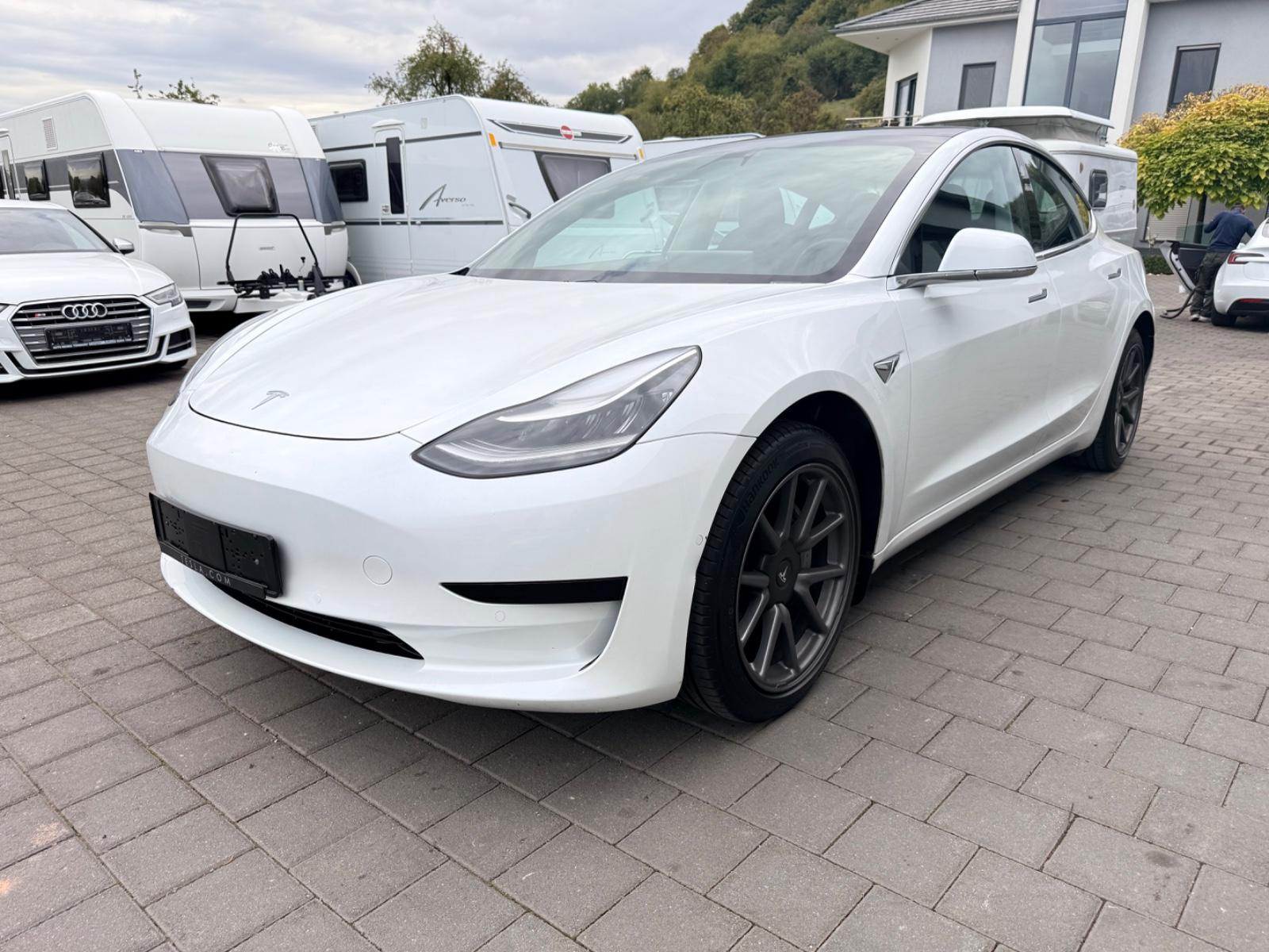 Tesla Model 3 Standard Range Plus | 283 ch | BVA | Toit panoramique | Cuir | Sièges chauffants AV/AR | Attelage amovible