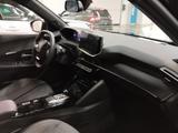 Peugeot 2008 Hybrid 145 Allure SHZ*360°KAMERA*PDC* - Peugeot 2008: Geländewagen