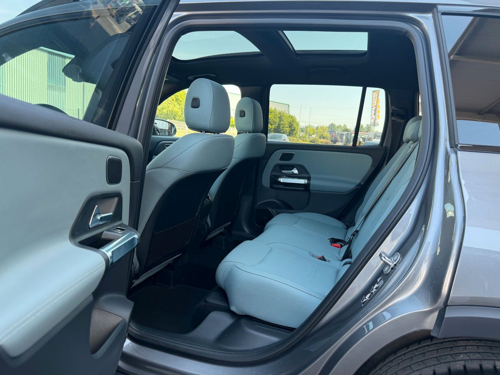 Fahrzeugabbildung Mercedes-Benz GLB 250 4M AMG Night+Pano+Burm+360°+Keyless+20"