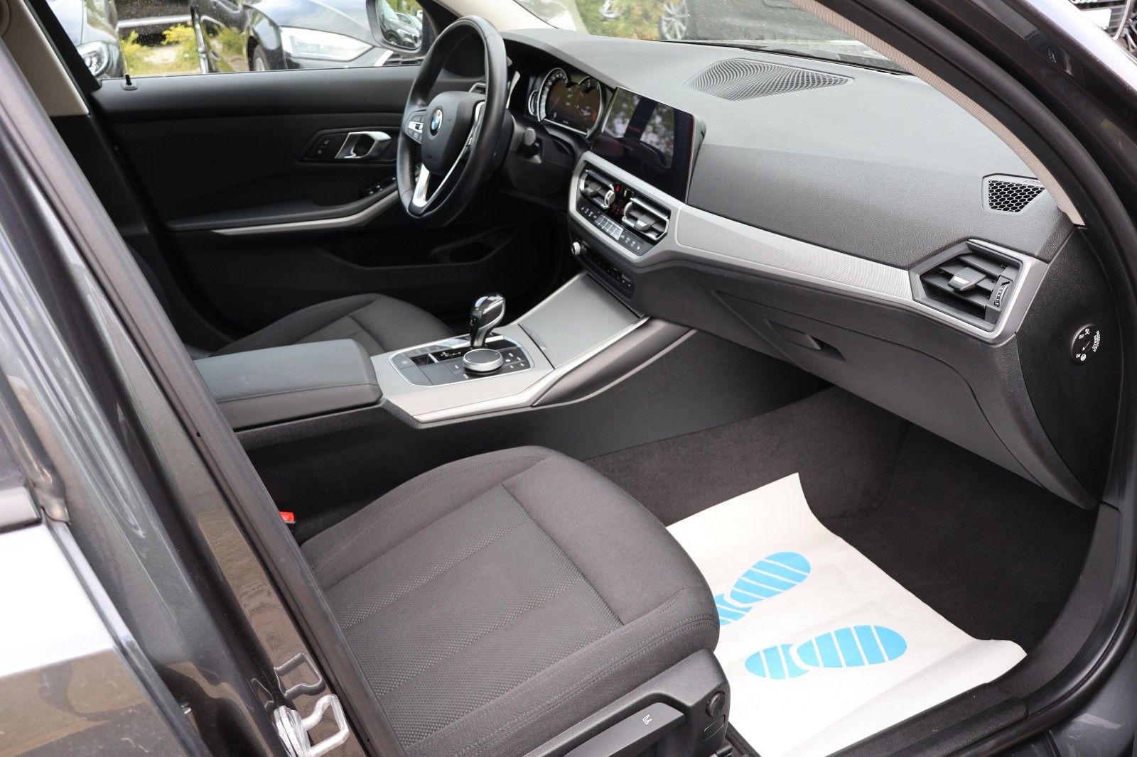 Fahrzeugabbildung BMW 318 Baureihe 3 Lim. 318 d Advantage