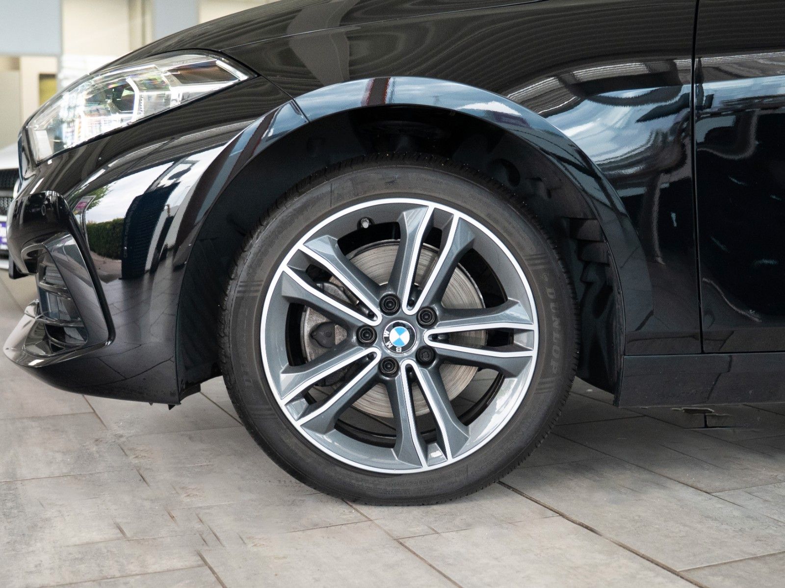 Fahrzeugabbildung BMW 118 i Sport Line AUTOMATIK/SITZHZG./PDC V+H/DAB