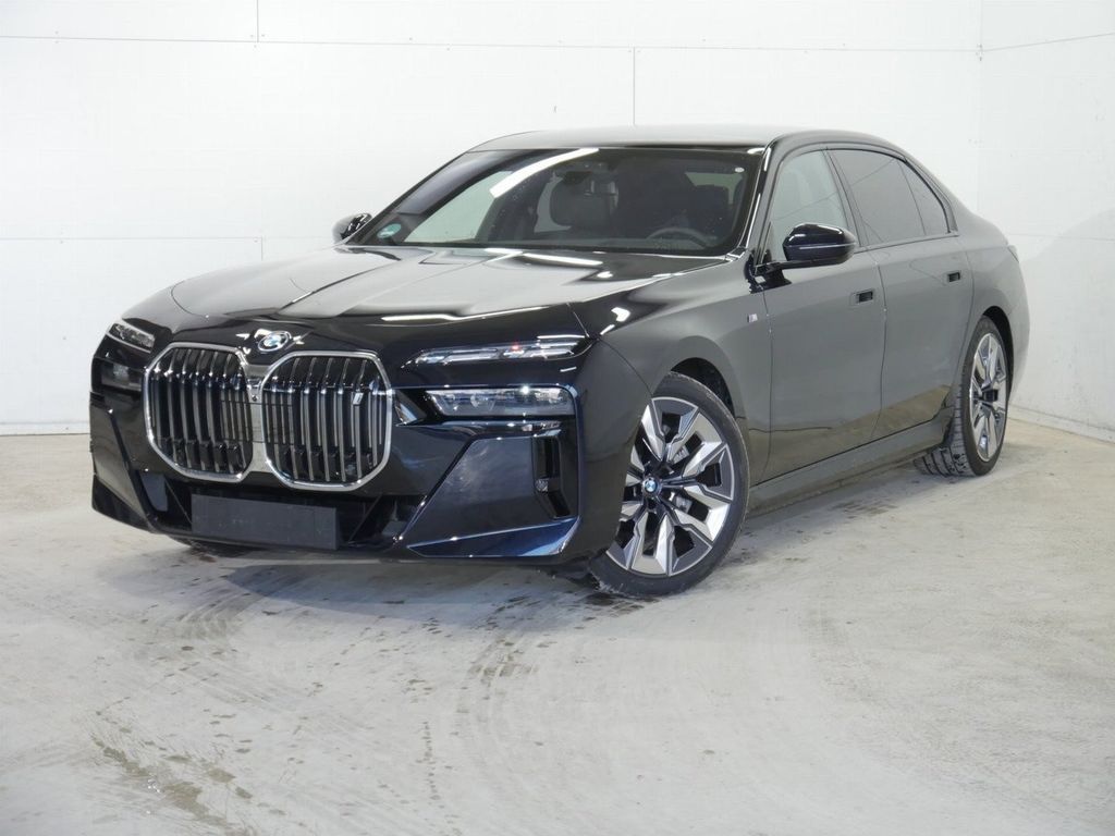 BMW i7