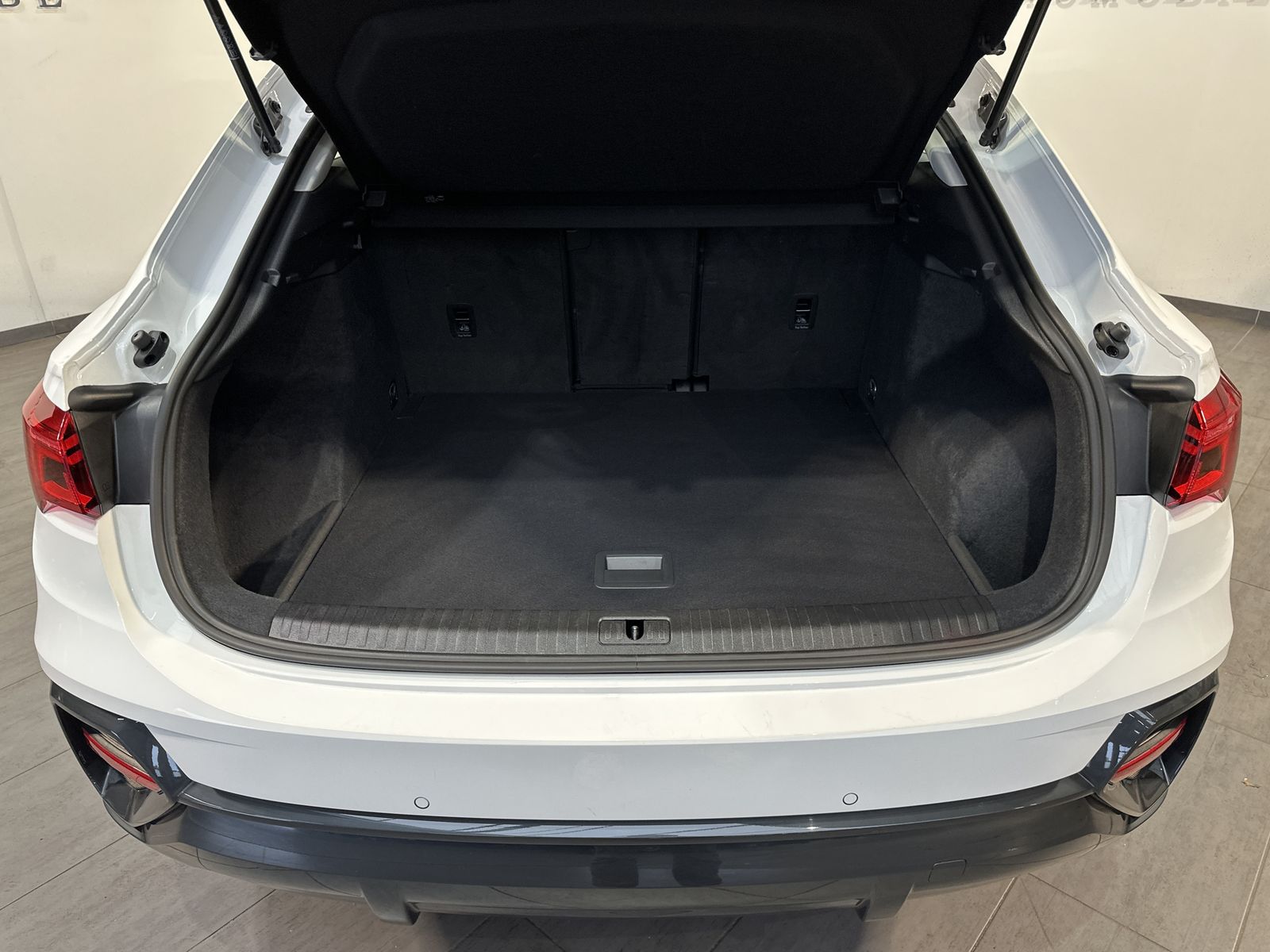 Fahrzeugabbildung Audi Q3 SpB 35 TFSI NAV+LED+ACC+V-COCKPIT+19ZOLL+SHZ