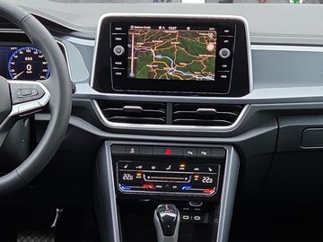Fahrzeugabbildung Volkswagen T-Roc Style 1.5 TSI DSG IQ.Light AHK Klima Navi