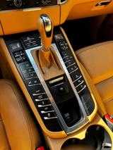 Porsche Macan Turbo - Porsche: Beige