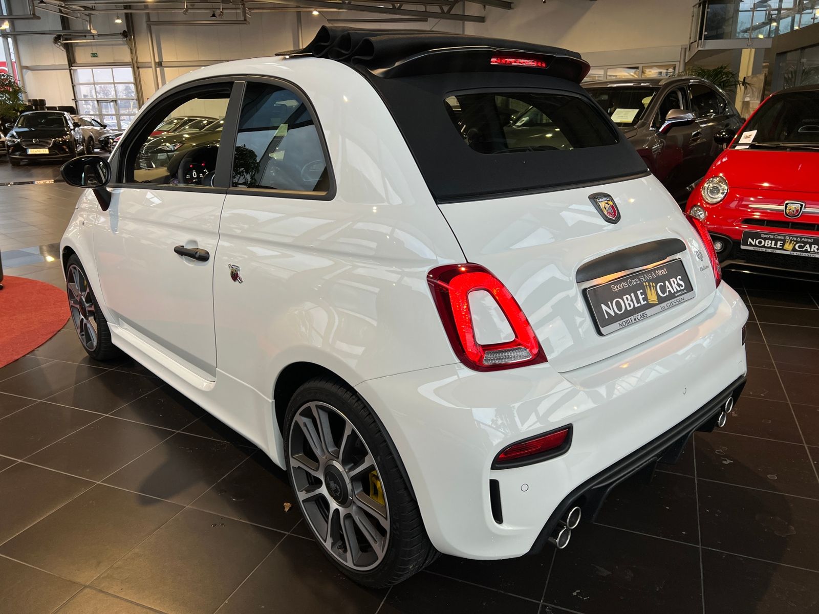 Fahrzeugabbildung Abarth 695C KLIMA LEDER NAV DAB PDC ALU