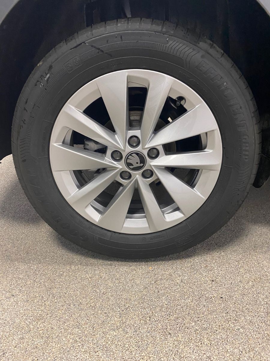 Fahrzeugabbildung SKODA Kamiq 1.5 TSI DSG Selection+SITZHEIZUNG+KAMERA++