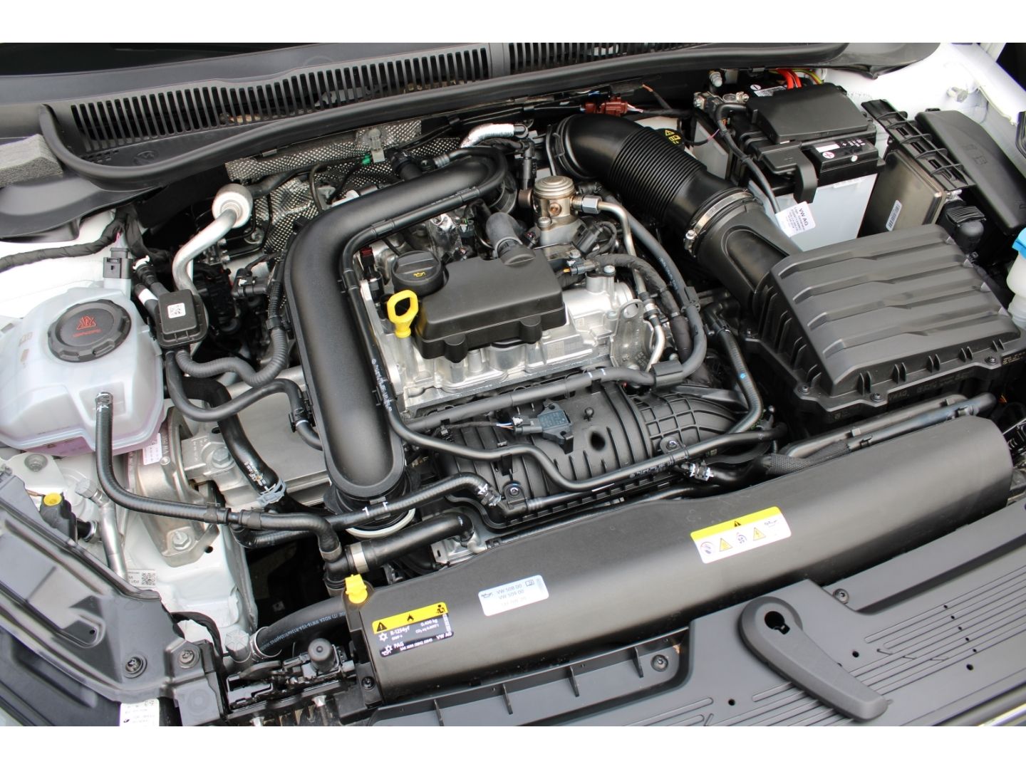 Fahrzeugabbildung Volkswagen Taigo 1.0 TSI R-Line LED ACCSHZ OPF Sportpaket N