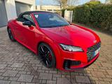 Audi TTS TFSI Quattro Cabrio Facelift aus 2021 - rote Audi TTS