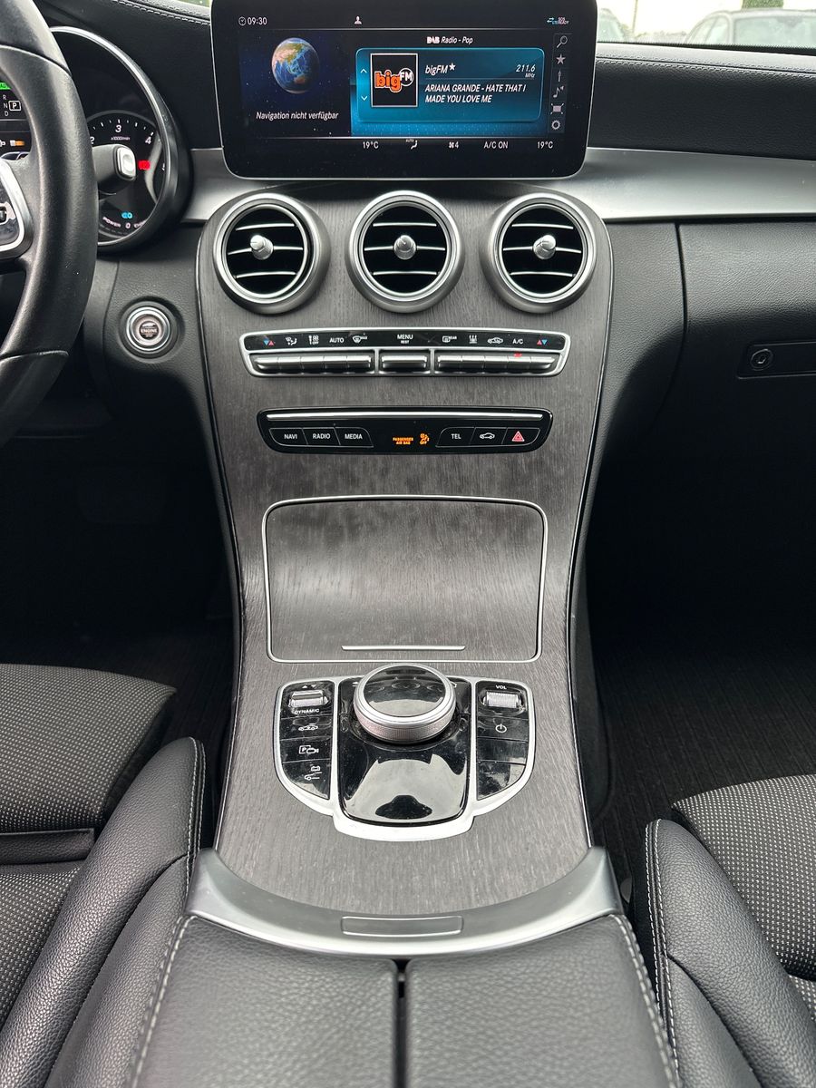 Fahrzeugabbildung Mercedes-Benz C 300 de T AMG-Line NAV+LED+AHK+ACC+KAM+AIRMATIC