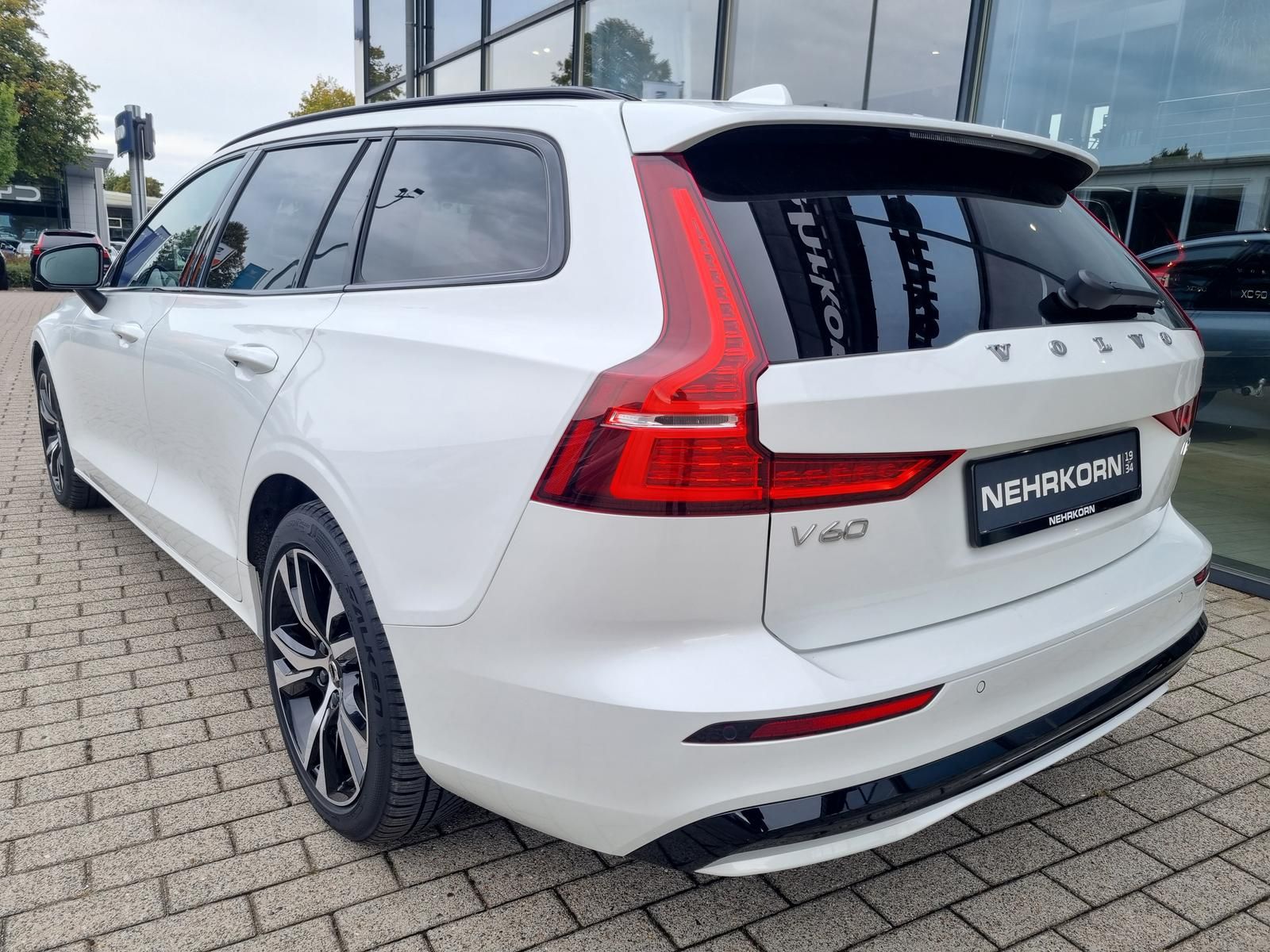 Fahrzeugabbildung Volvo V60 B4 Diesel Plus Dark 'Standheizung'