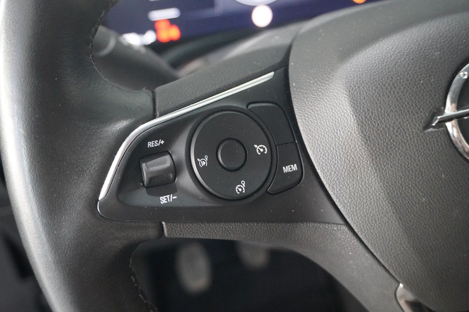 Fahrzeugabbildung Opel Mokka ELEGANCE 1.2T NAVI/LED/KAMERA/SPORT/DAB+