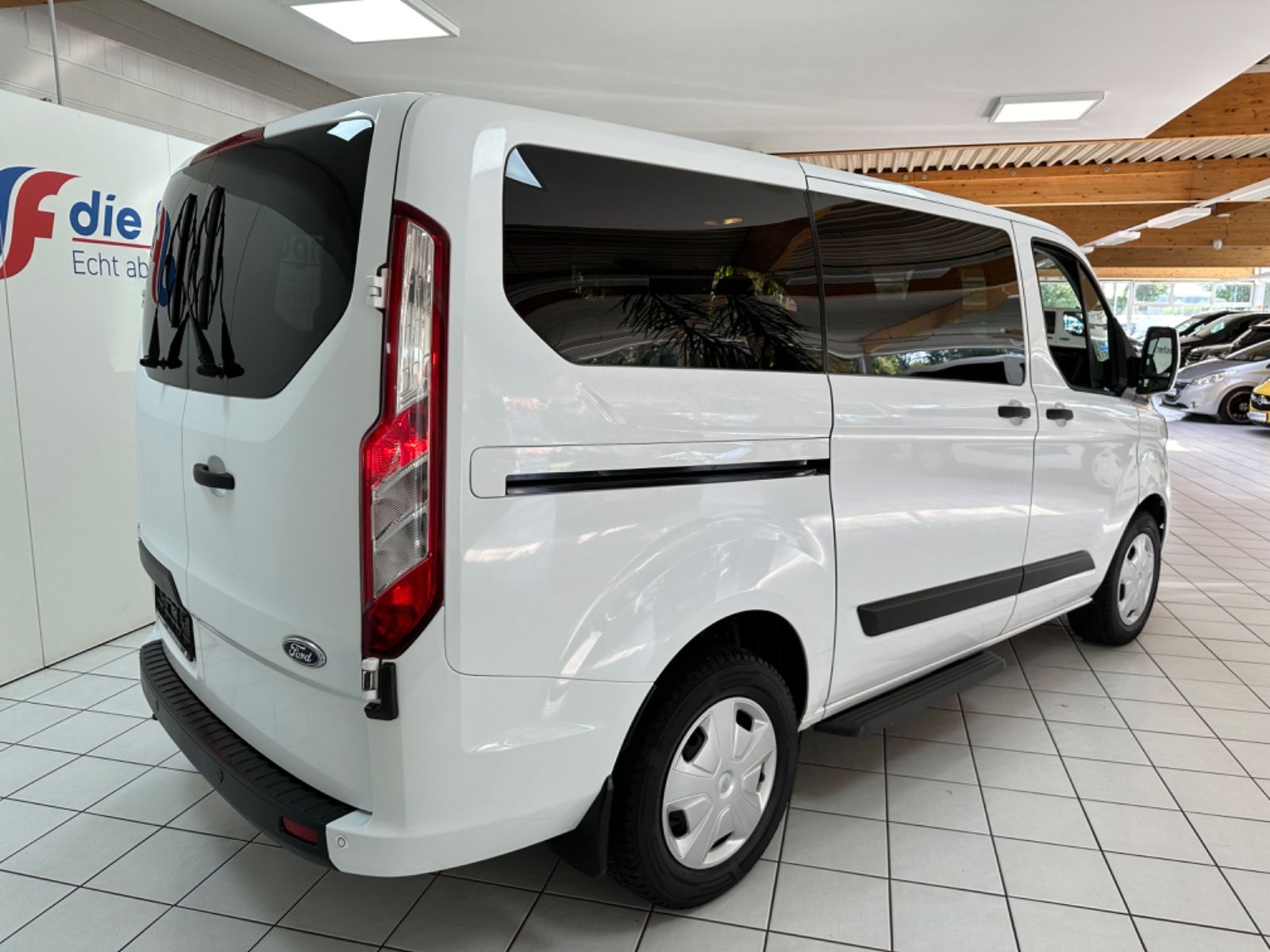 Fahrzeugabbildung Ford Transit Custom Kombi 320 L1 Trend *Doppel Klima*