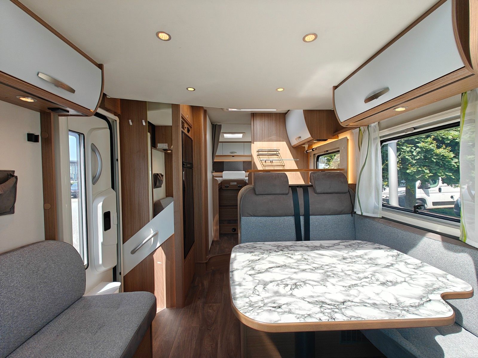 Fahrzeugabbildung Carado T-447 Clever+ Edition - SAT, TV, A/T, Hubbett -