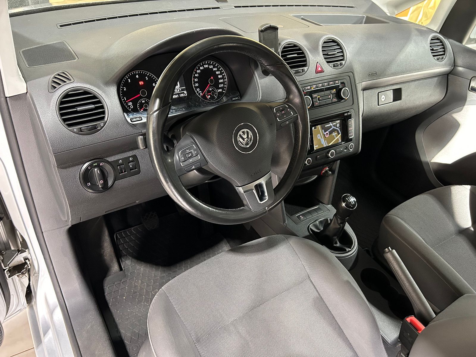 Fahrzeugabbildung Volkswagen Caddy Kasten/Kombi Maxi Trendline/7-SITZ/NAVI/KL