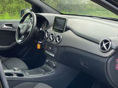 Fahrzeugabbildung Mercedes-Benz B180 Style *Navi*Sitzhzg*Allwetter*Totwinkl*LED*