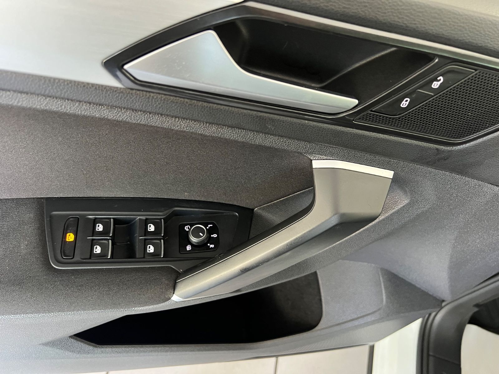 Fahrzeugabbildung Volkswagen Tiguan 1.4TSI DSG Comfortline *LED*NAVI* 1.HAND*