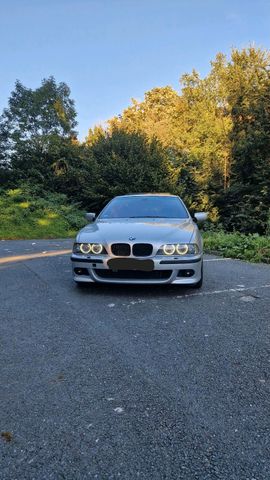 BMW E39 540i