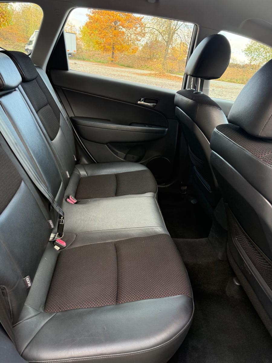Hyundai i30 2009 — engine 1.591 cm³, 126 HP (93kW)