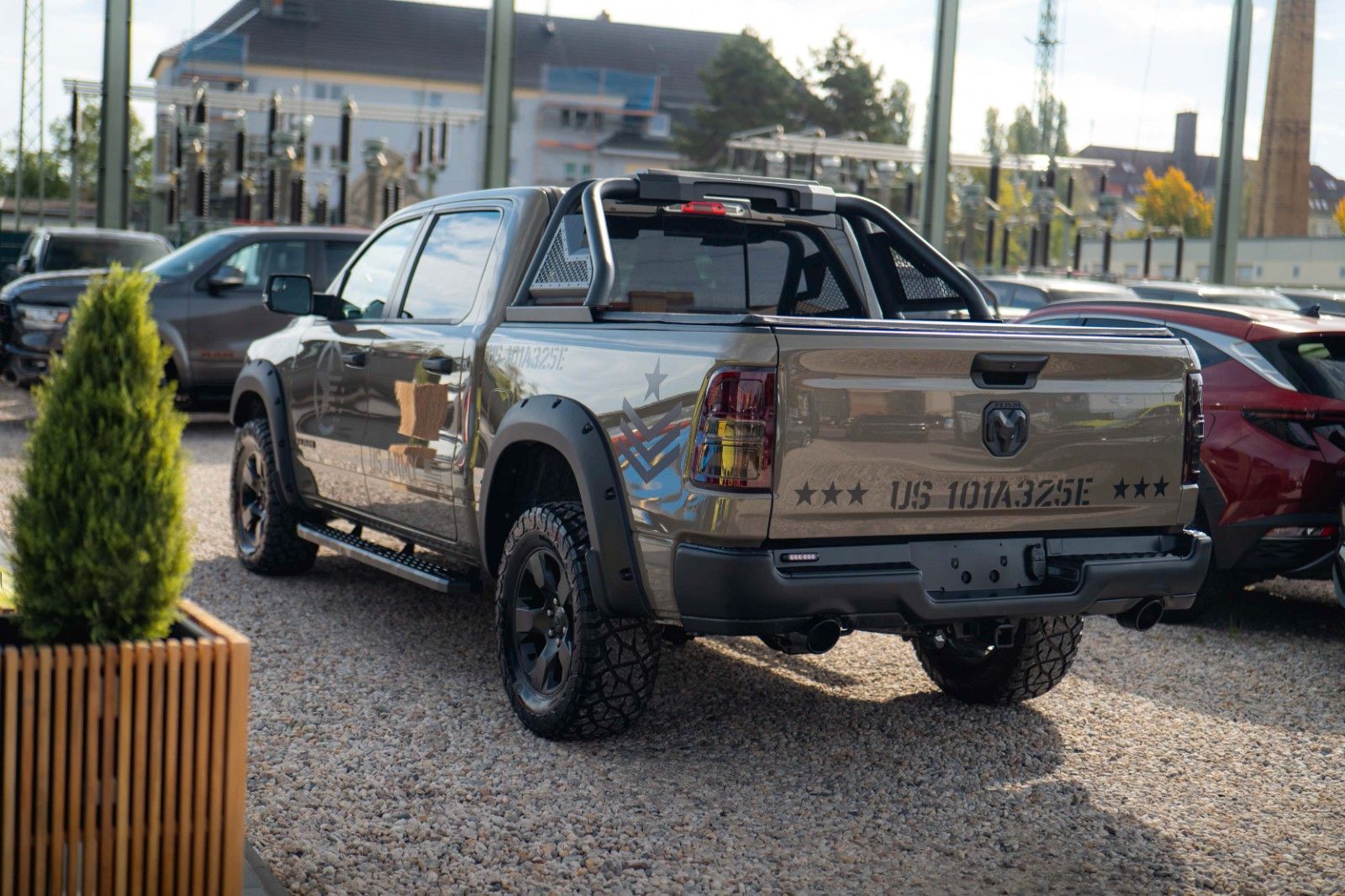 Fahrzeugabbildung Dodge RAM 5.7 V8 HEMI 4x4 NIGHT OFFROAD ARMY STYLE LED
