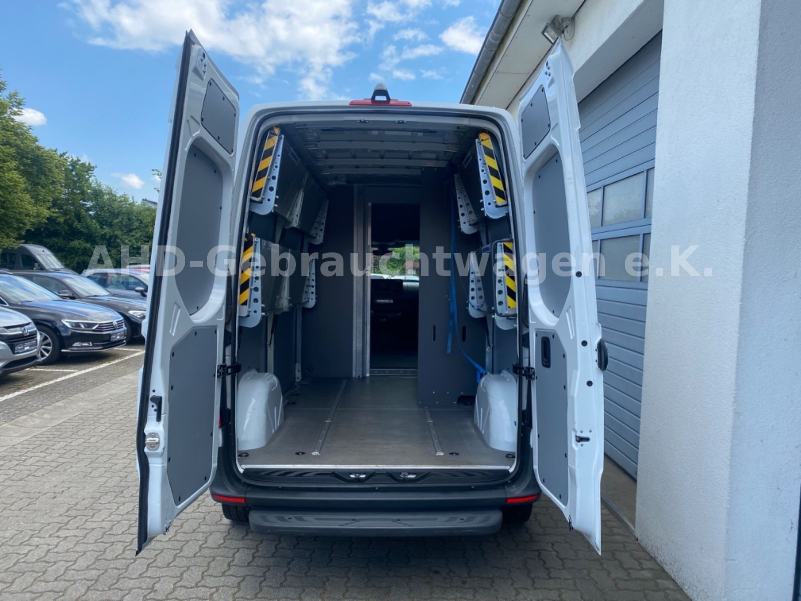 Fahrzeugabbildung Mercedes-Benz eSprinter III Kasten FWD eSprinter