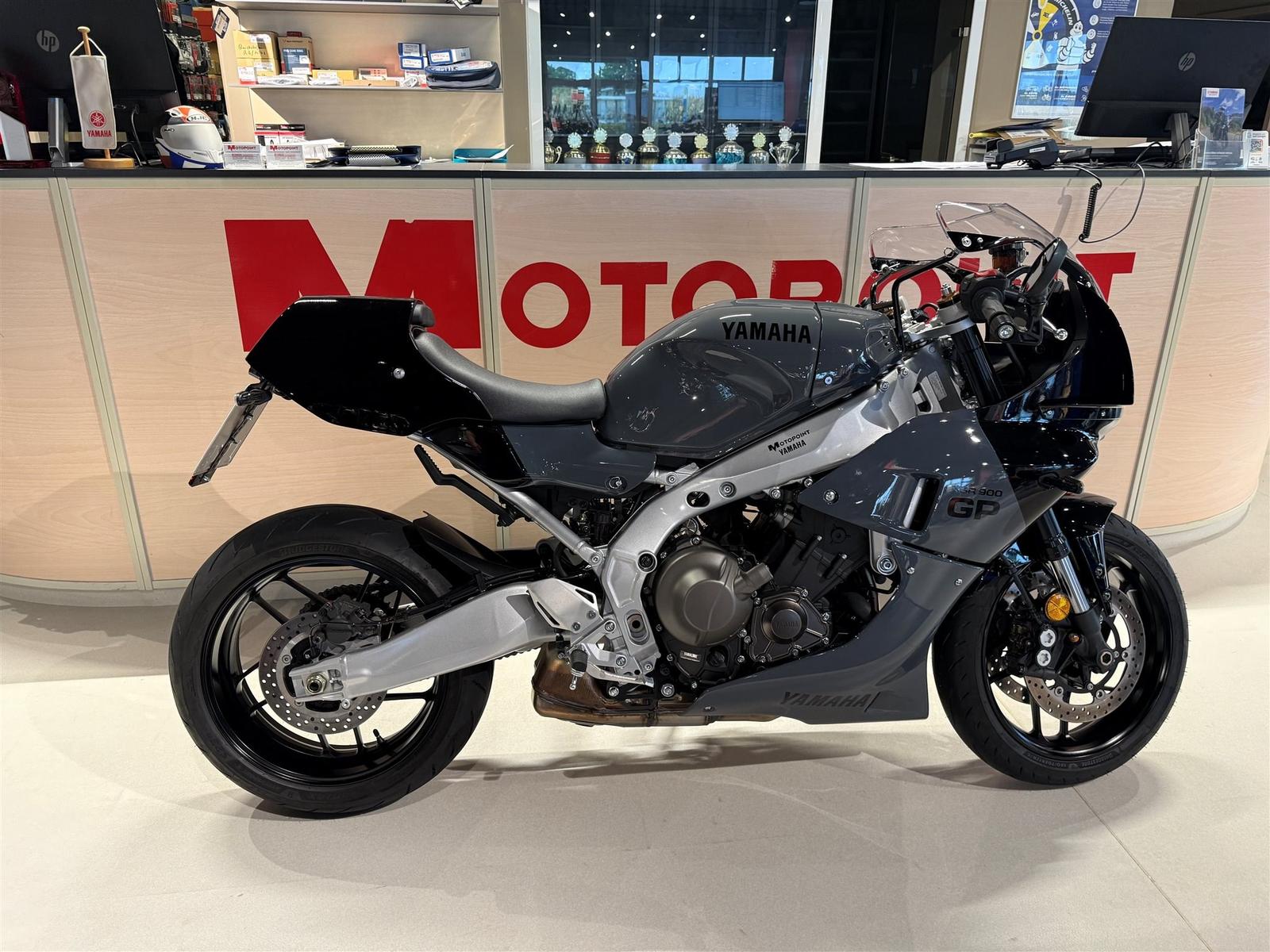 Yamaha XSR900 GP inkl. Kennzeichenträger + Verkleidung