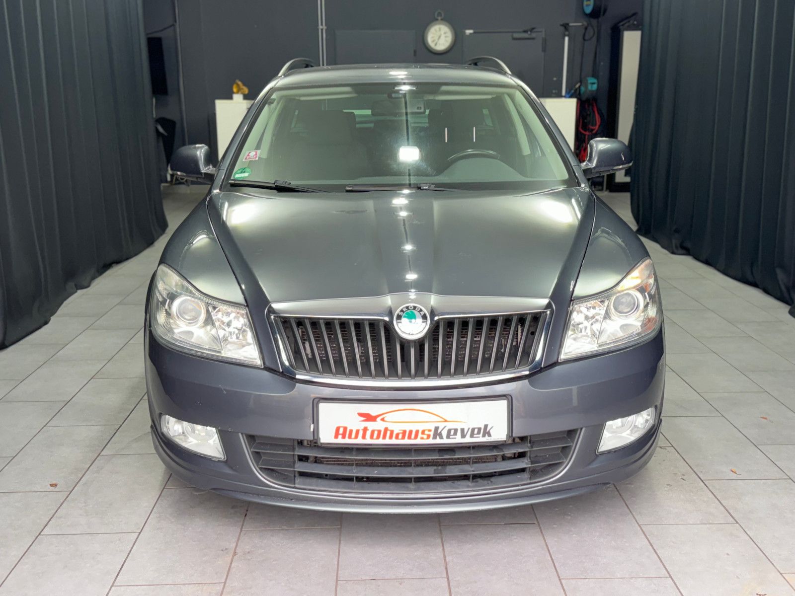 Fahrzeugabbildung SKODA Octavia Combi Sport Edition TÜV 09/2025