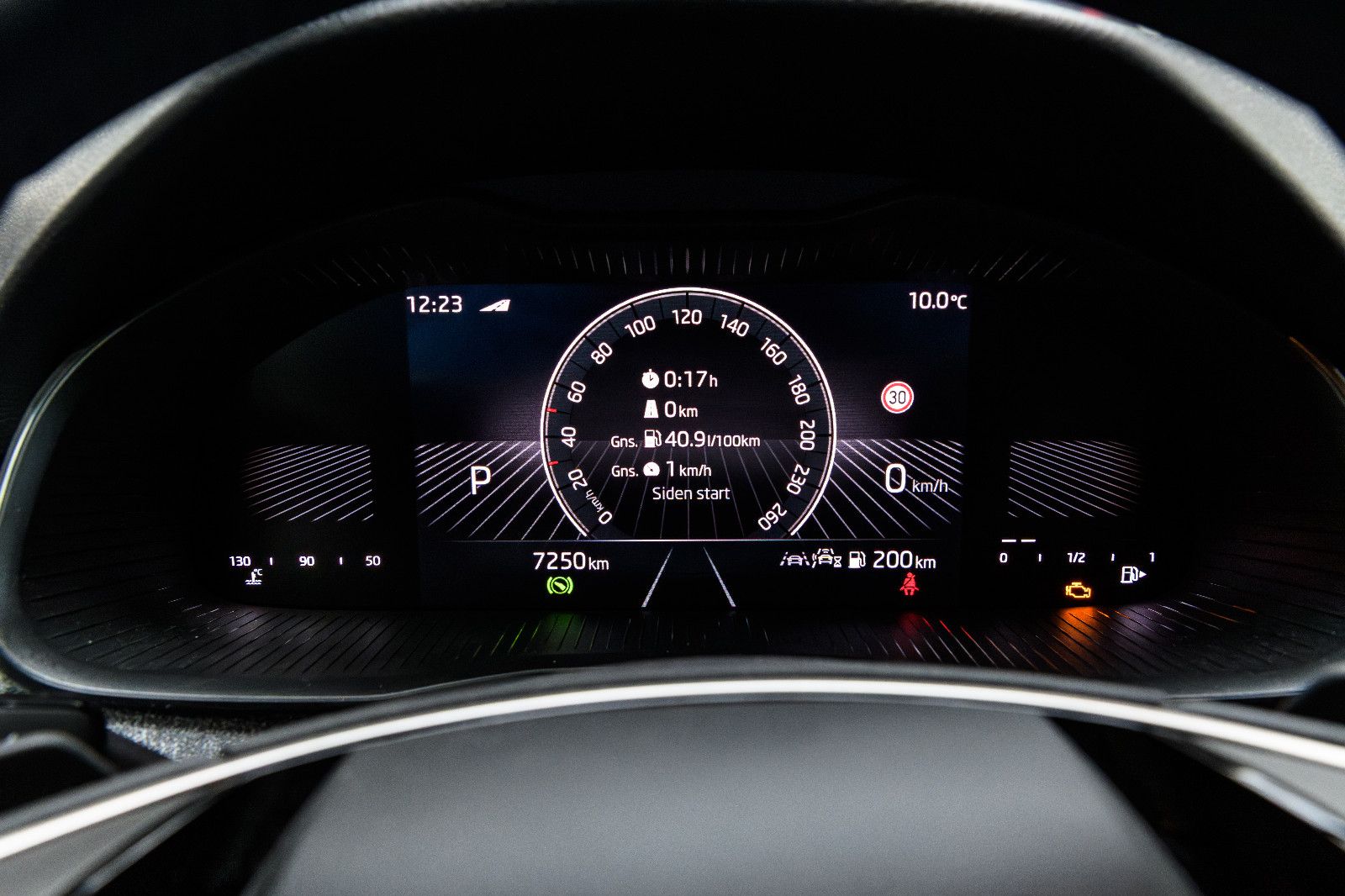 Fahrzeugabbildung SKODA Kamiq Selection 1.0 TSI LED+KAMERA+ACC+APP