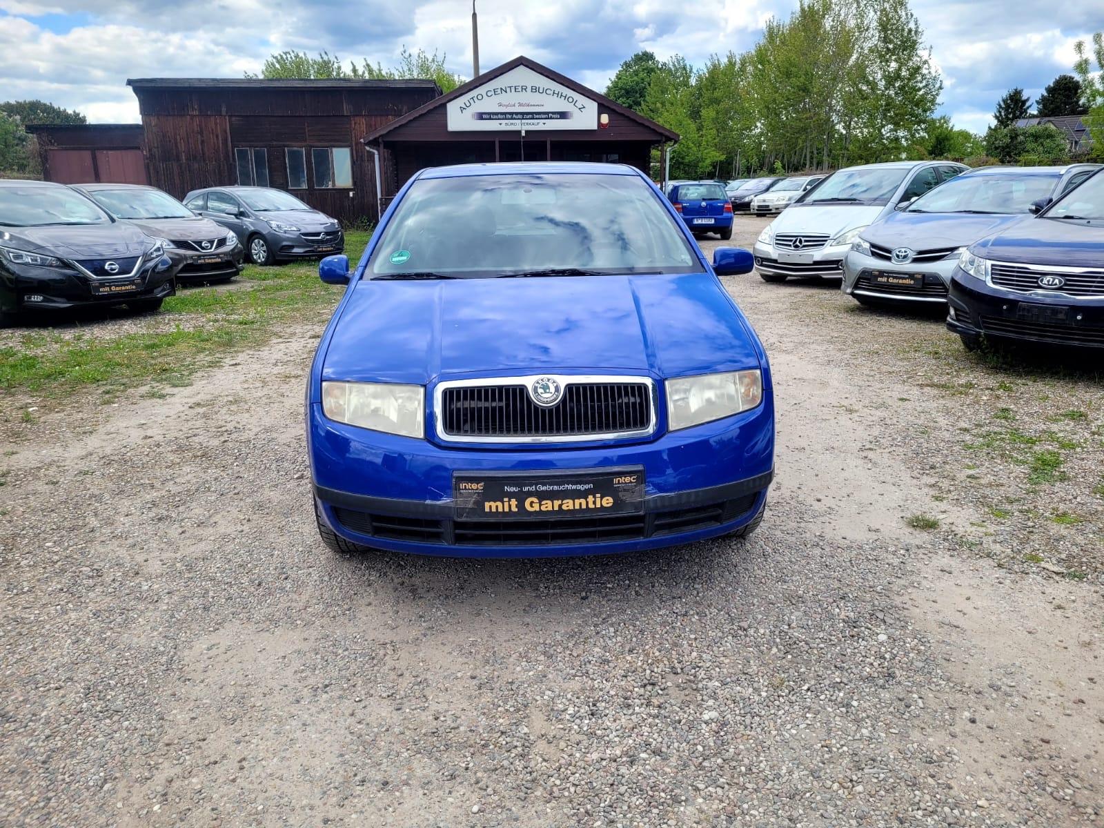 Skoda Fabia 2004 — rear view