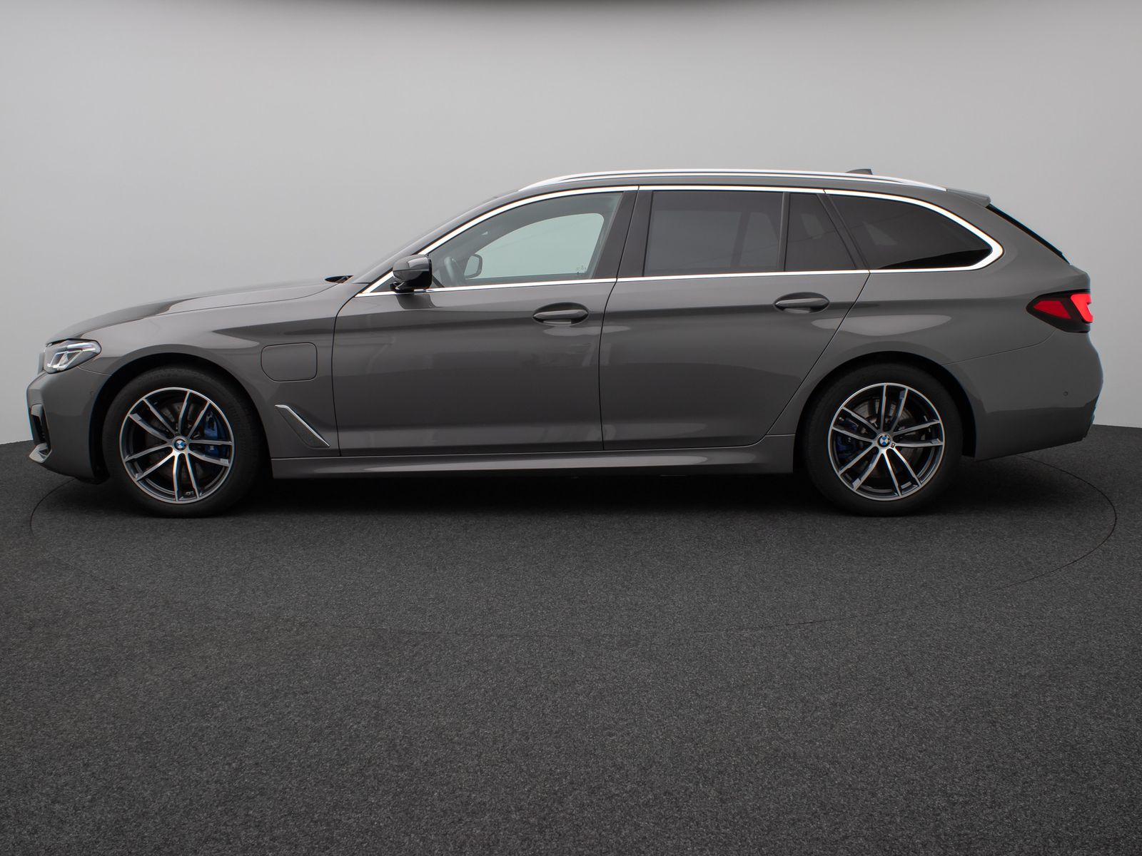 Fahrzeugabbildung BMW 530e xD M Sport HUD DAB Laser HiFi AHK Komfort