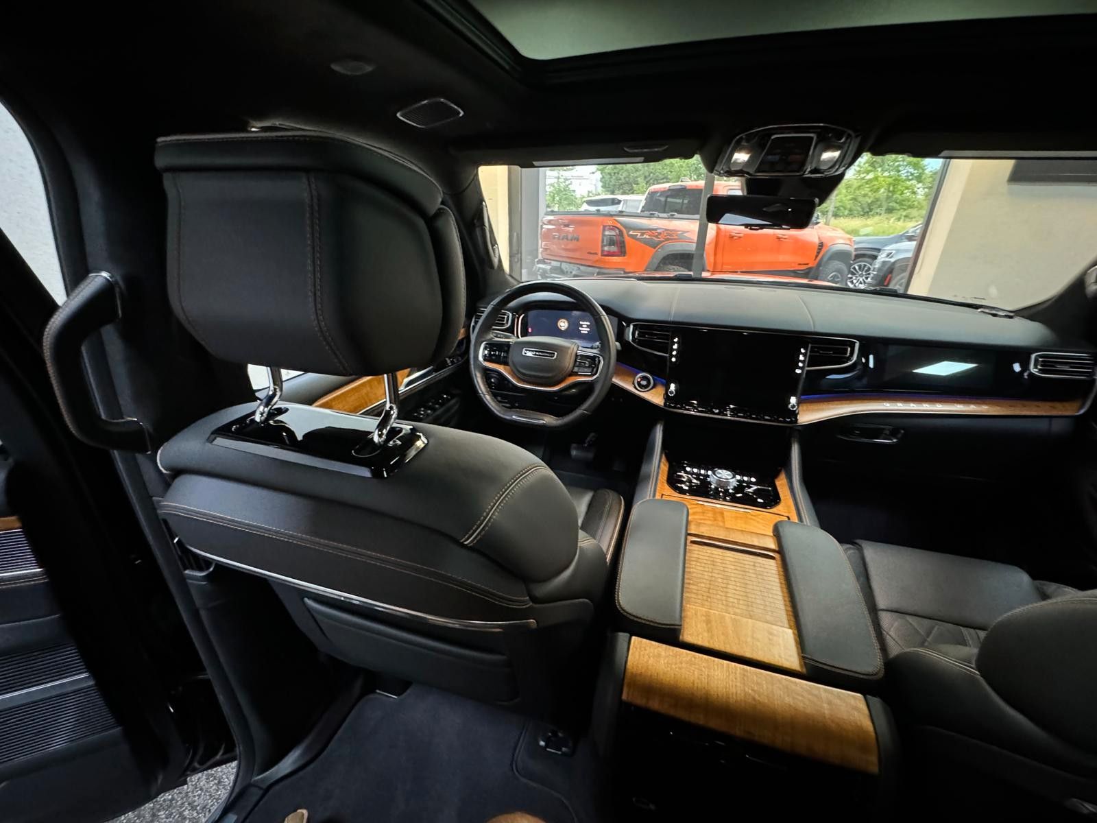 Fahrzeugabbildung Jeep GRAND WAGONEER SER. III BLACK LINE-24"6.4L V-8 .