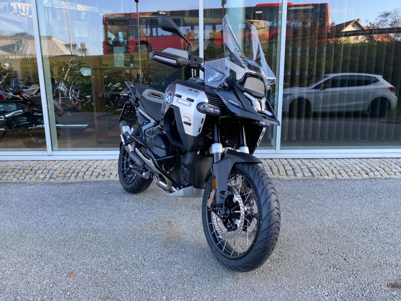 Fahrzeugabbildung BMW R 1300 GS Adventure Triple Black