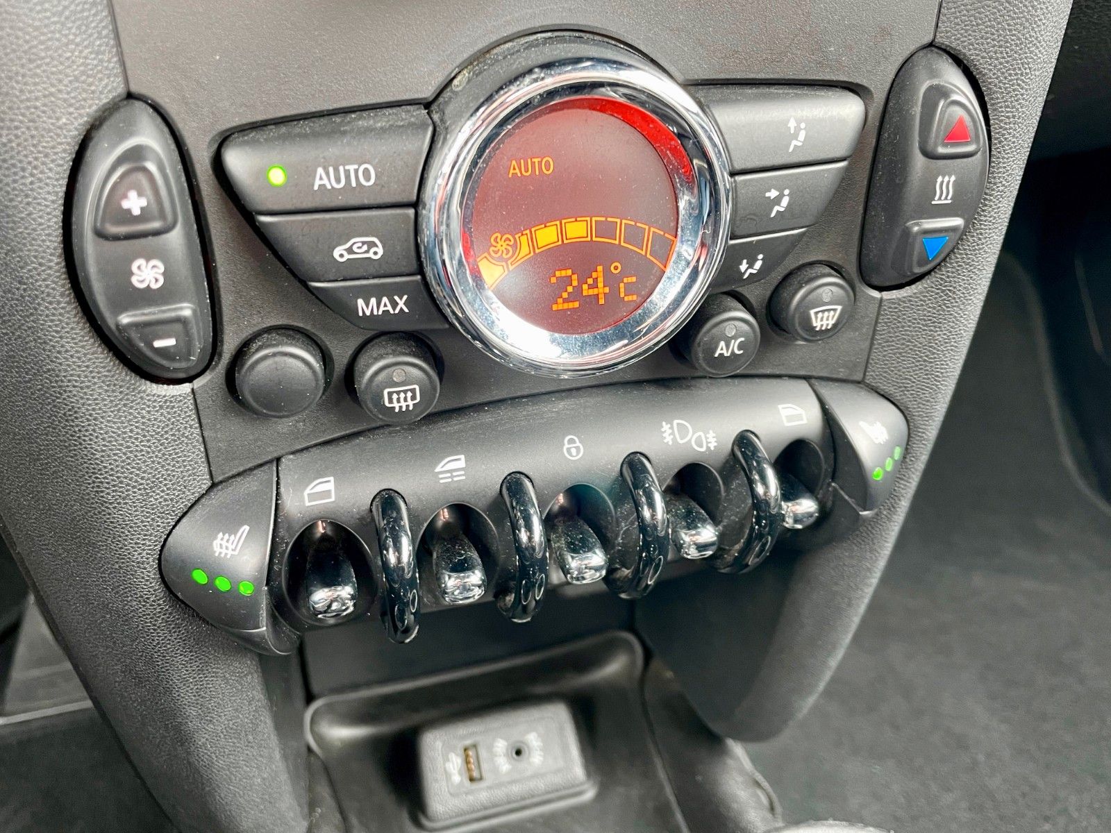 Fahrzeugabbildung MINI Cooper Cabrio Navi Leder Xenon SPORTSITZE Alarm