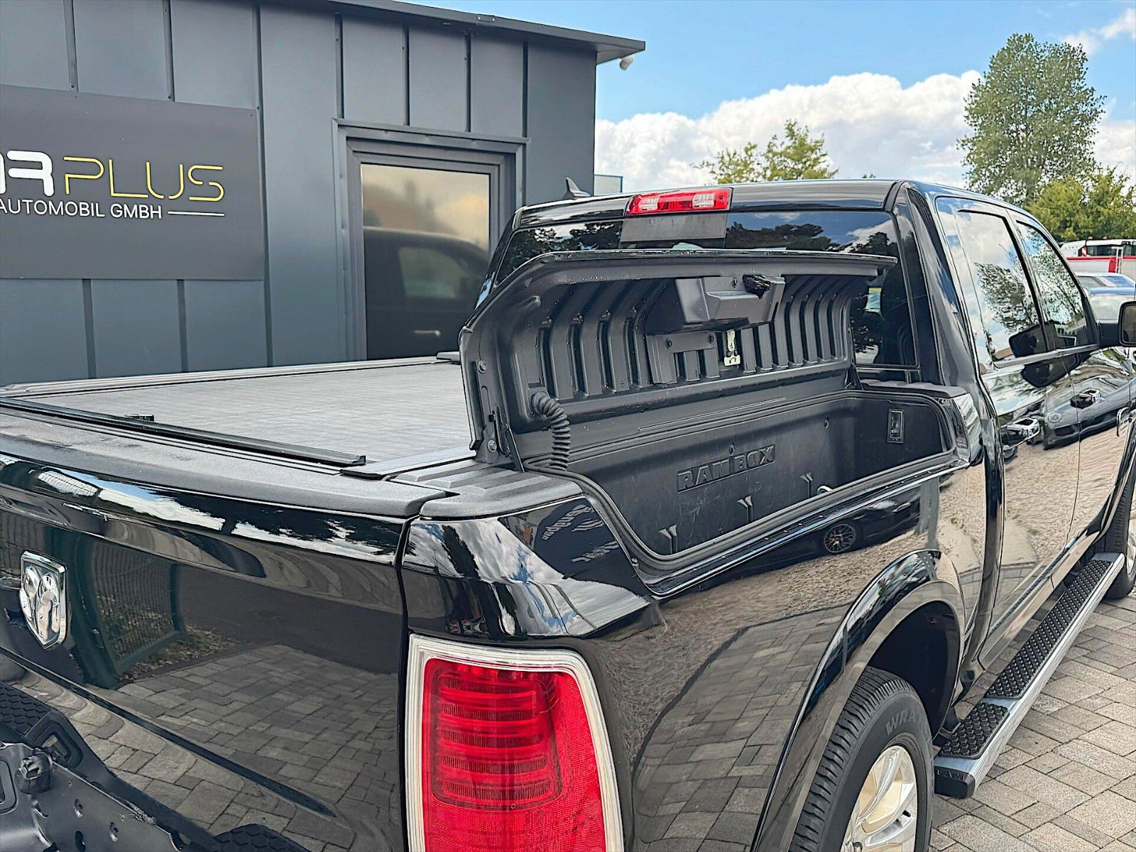 Fahrzeugabbildung Dodge RAM 5.7 V8 HEMI LARAMIE LONGHORN RAM BOX  LPG