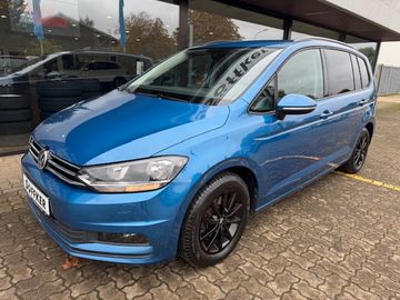 Bild 12 VW Touran Comfortline 1.4 TSI AHK Navi Rear View