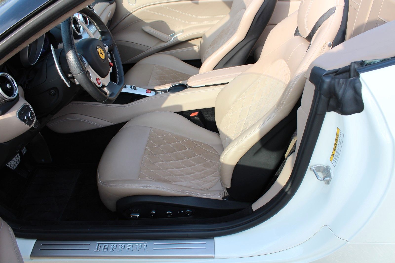 California 3.9 V8 T 4-Sitzer