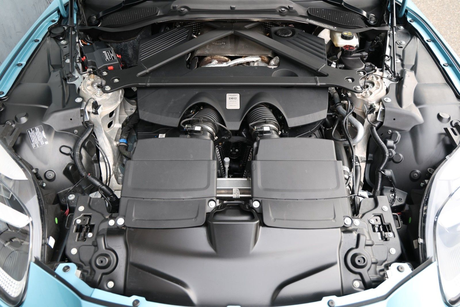 Aston Martin DB12 Volante 1. Hand foto 5
