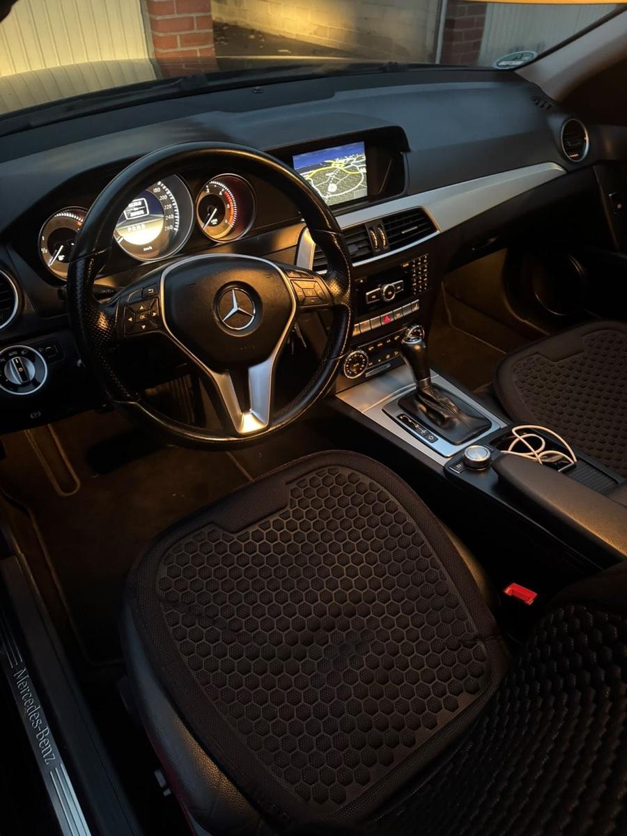 Mercedes-Benz C220 2011 — photo 14