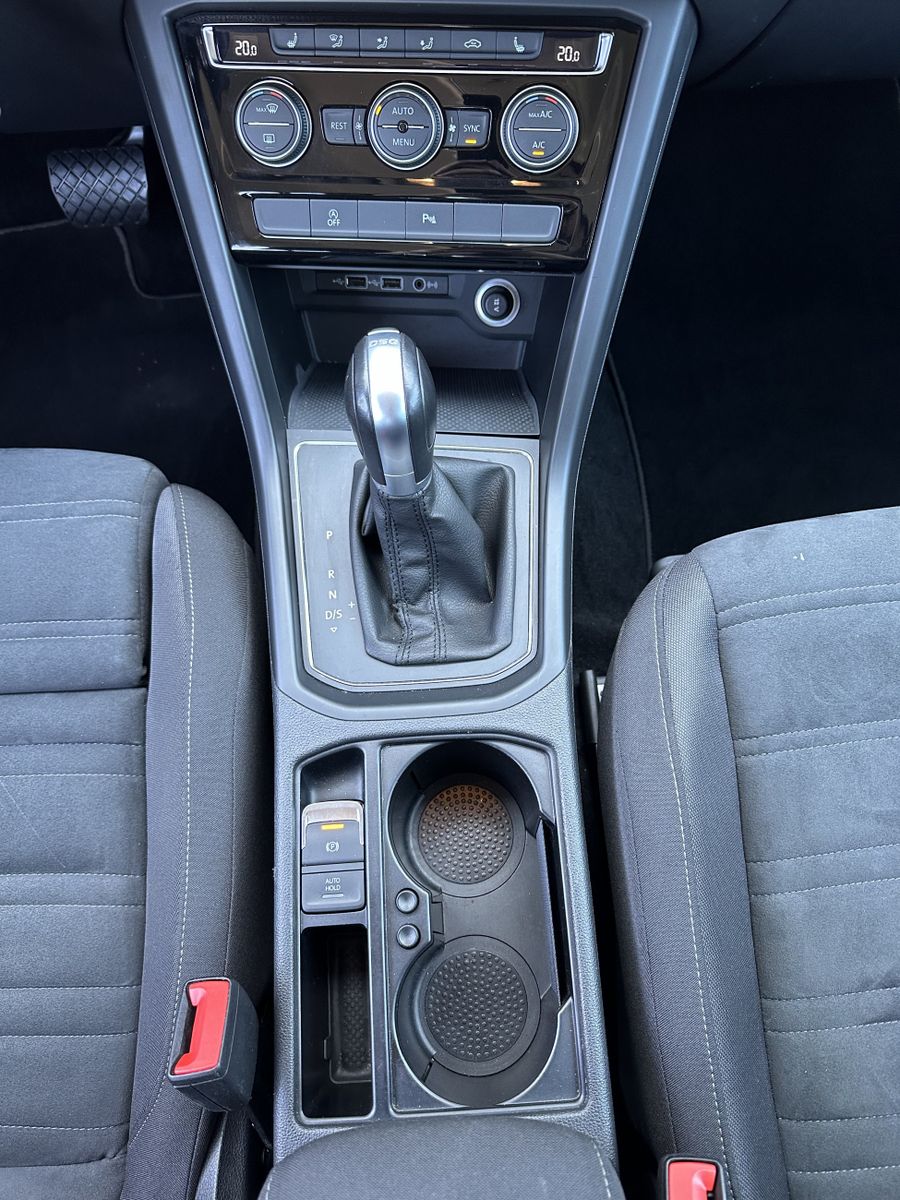 Fahrzeugabbildung Volkswagen Touran Comfortline 2.0 TDI DSG NAV+LED+ACC+KAM