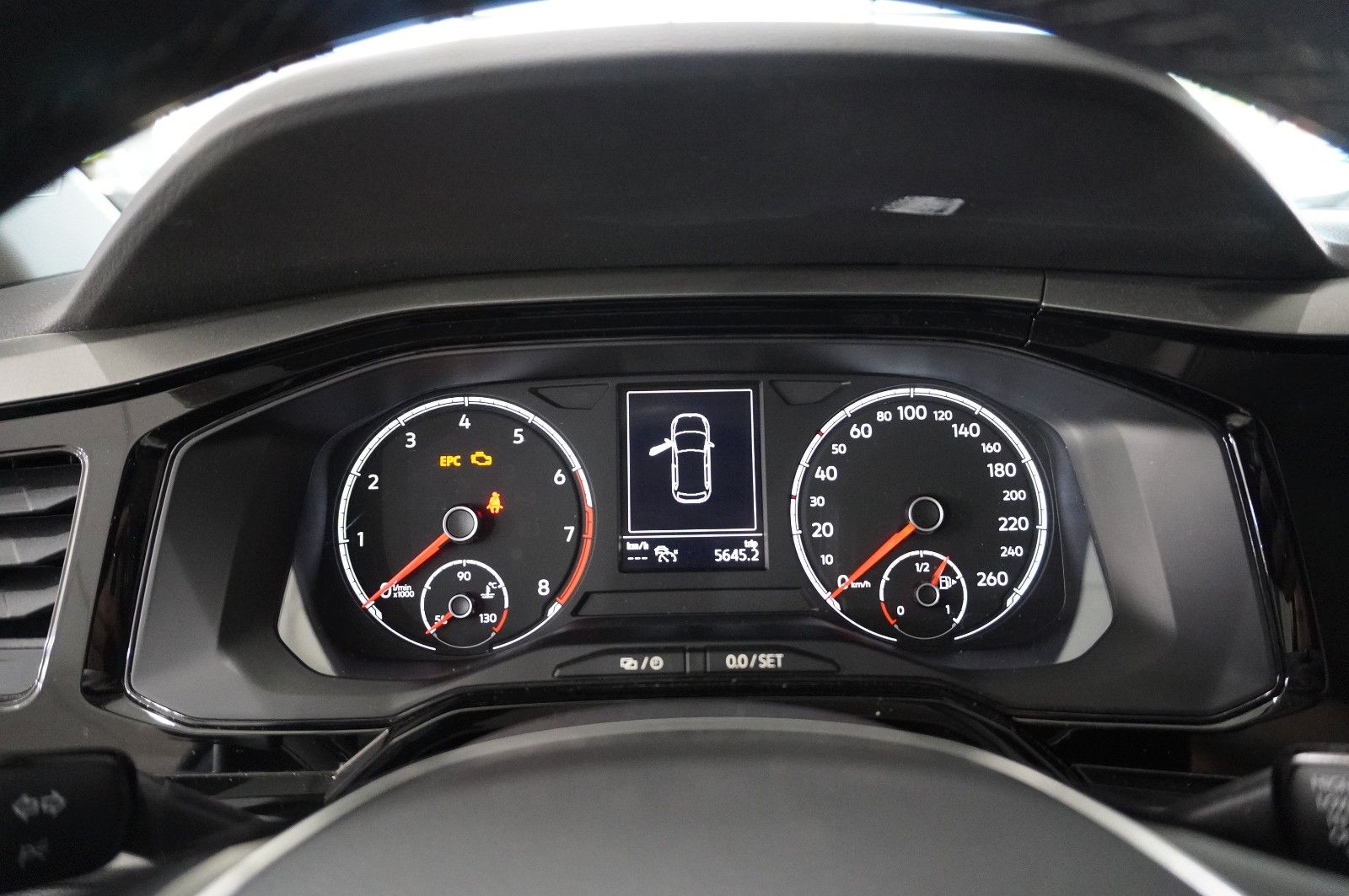 Fahrzeugabbildung Volkswagen Polo VI 1.0 TSI COMFORTLINE NAVI/LED/KAMERA/DAB+