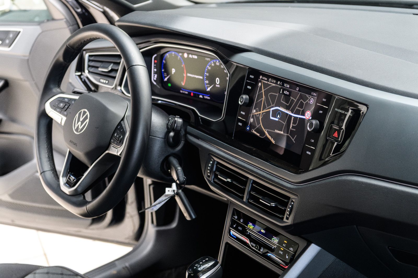 Fahrzeugabbildung Volkswagen Taigo R-Line 1.5 TSI DSG IQ-LED+AHK+KAMERA+ACC