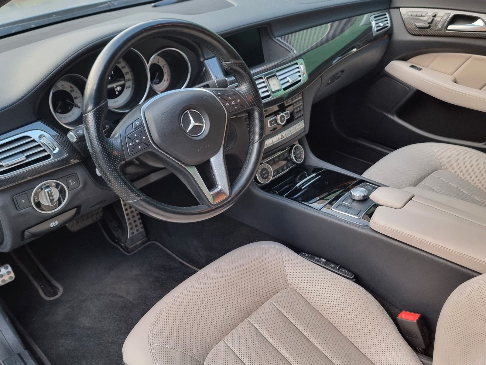 Fahrzeugabbildung Mercedes-Benz CLS 500 SB/Fahrzeug der Weltpremiere 2012