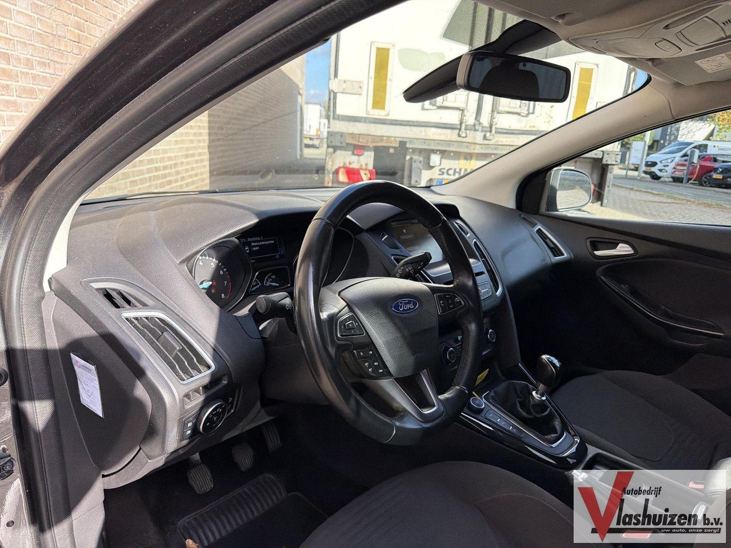 Ford Focus 2015 — photo 15