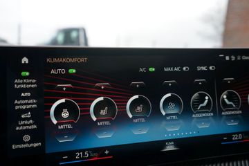 Fahrzeugabbildung BMW X7 xDrive 40 i M Sport Pan Sky*23 Zoll*B&W*Carbo