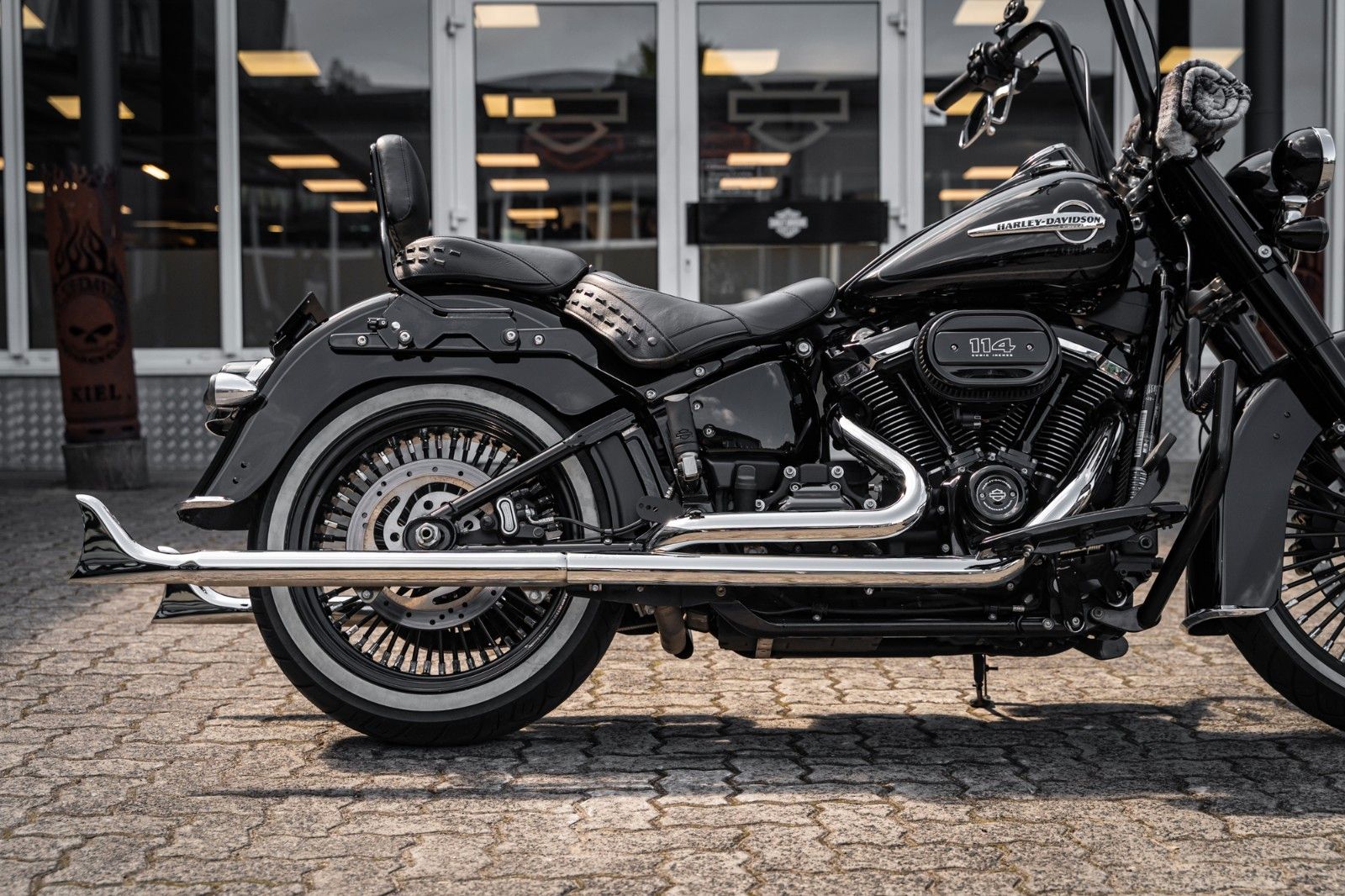 Fahrzeugabbildung Harley-Davidson FLHC Heritage - Chicano Umbau - Motorumbau -
