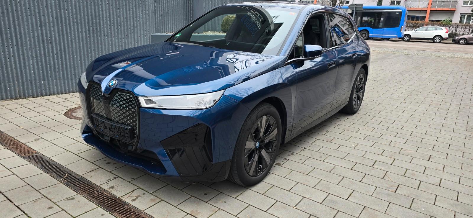 BMW iX 40 xDrive,Sportpak,AHK,ALU1011,ACC,