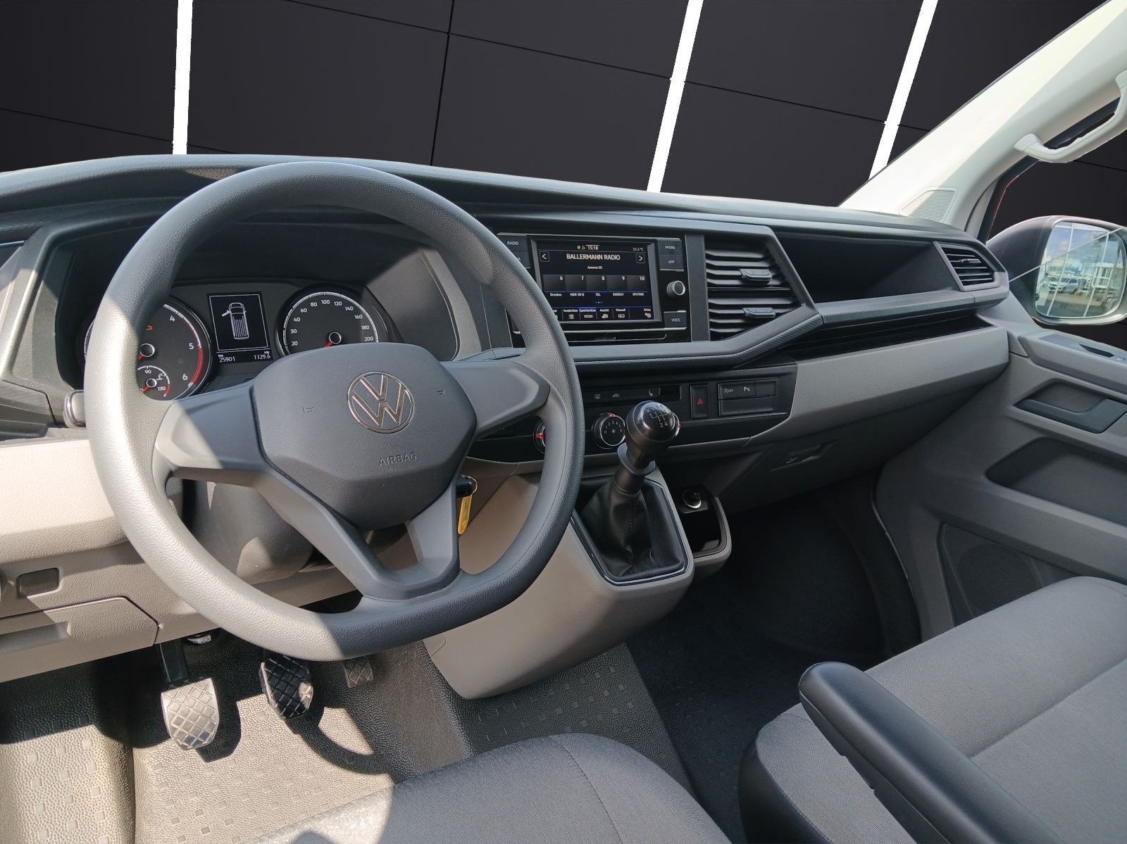 Fahrzeugabbildung Volkswagen T6 Transporter T6.1 TDI Kasten LED AHK RFK KLIMA