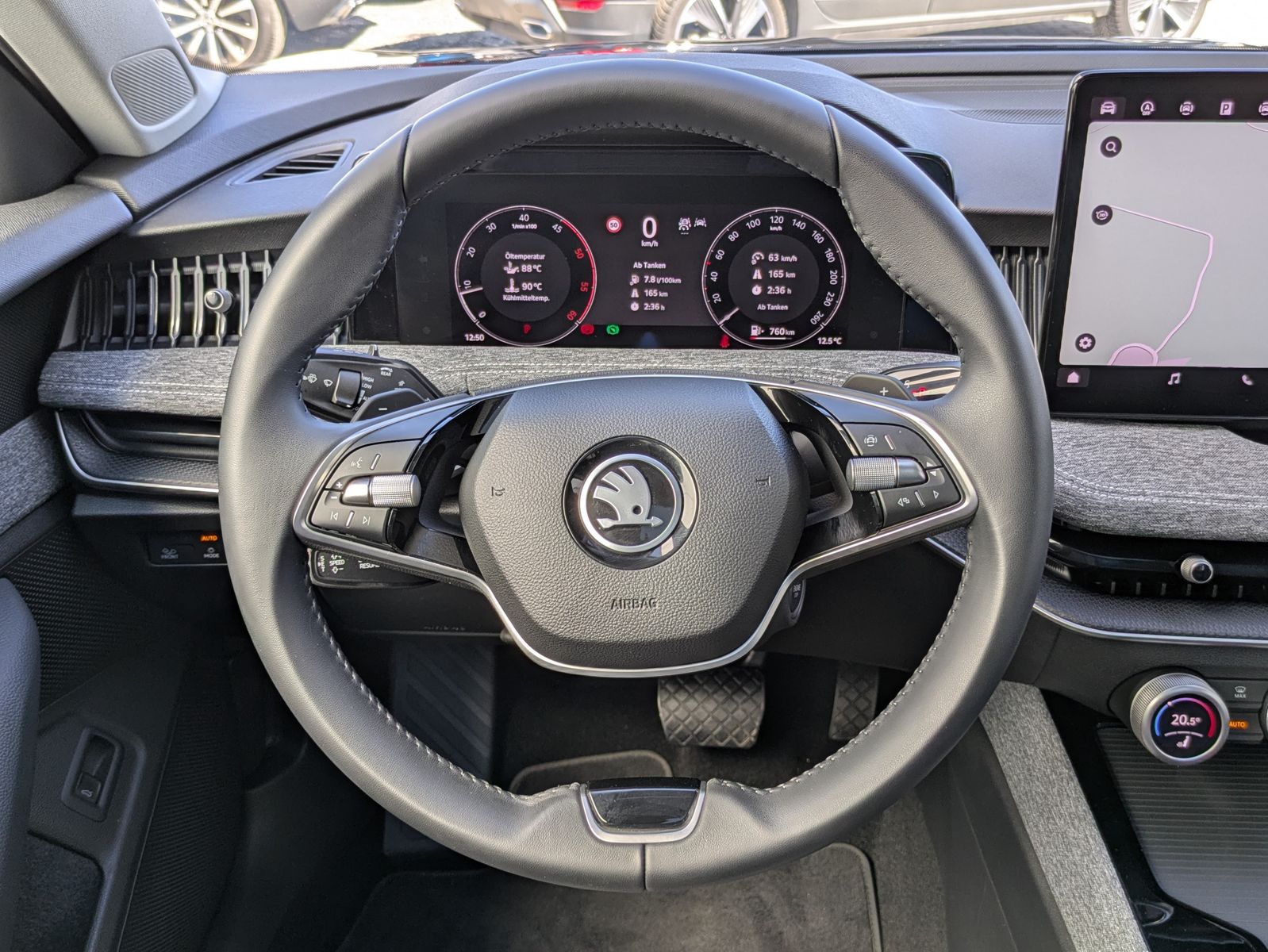 Fahrzeugabbildung SKODA Superb 2.0 TDI 4x4 Selection MATRIX*AHK*PANO*19"