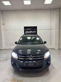 Volkswagen Tiguan - 1