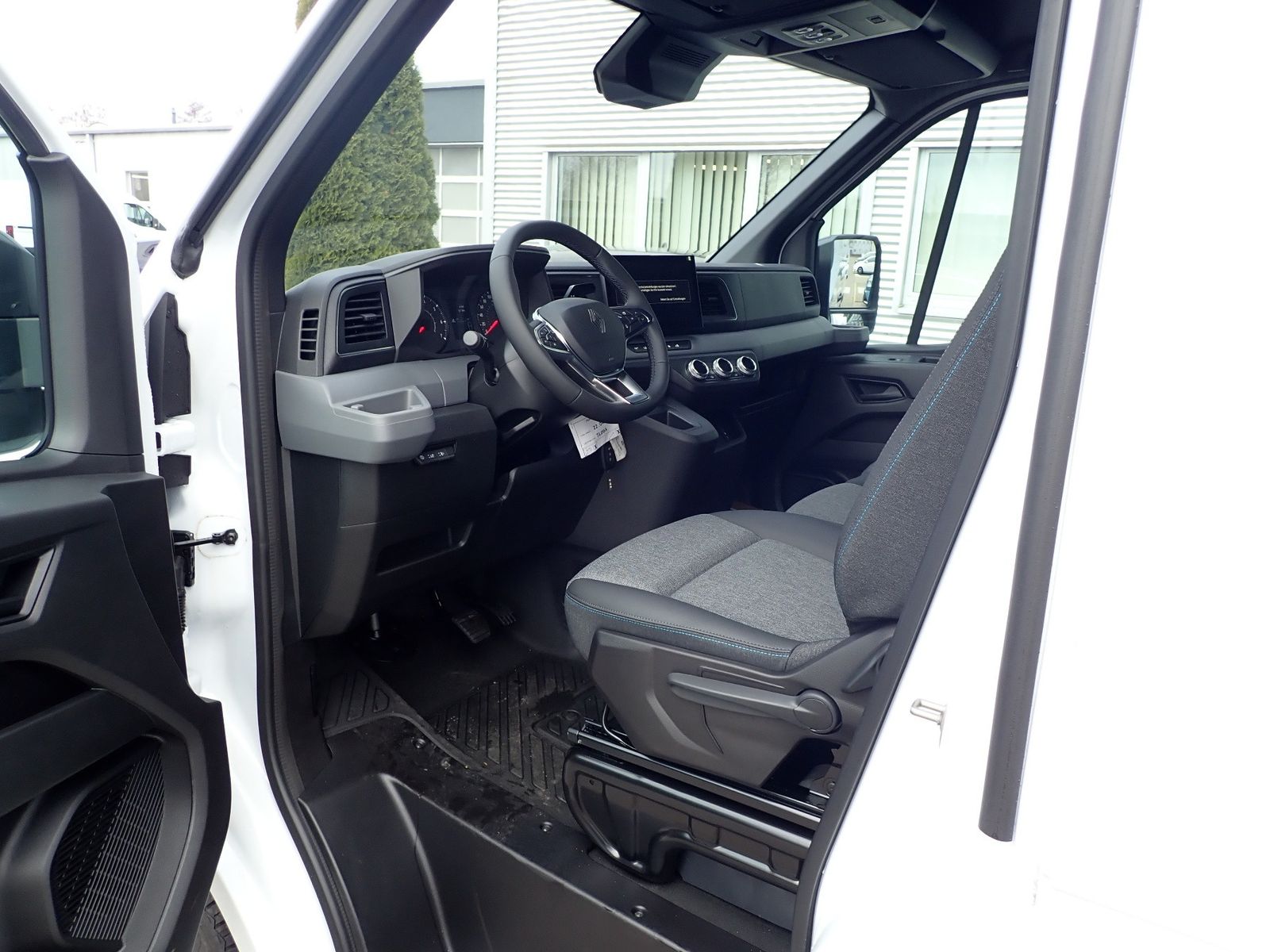 Fahrzeugabbildung Renault Master Kastenwagen FWD Kasten extra L2H2 3,5t Bl